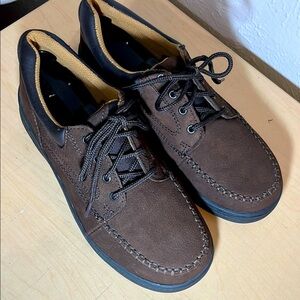 Faded glory men’s shoes, size 9Y dark brown